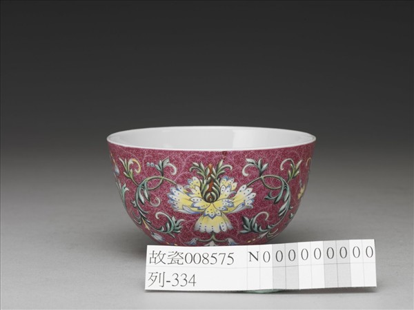 洋彩紅錦地番蓮紋杯