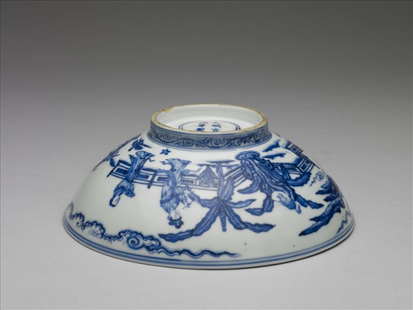 青花庭園仕女圖碗