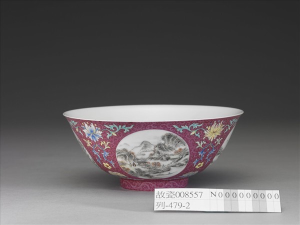 洋彩紅錦地開光山水圖碗