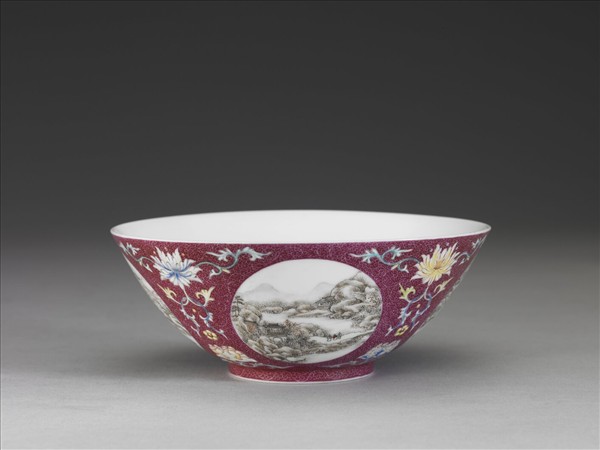 洋彩紅錦地開光山水圖碗