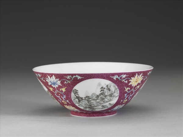 洋彩紅錦地開光山水圖碗