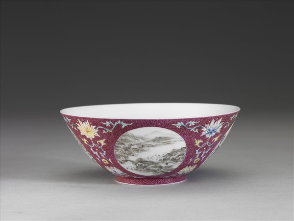 洋彩紅錦地開光山水圖碗