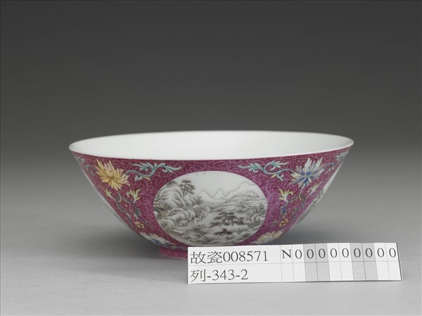 洋彩紅錦地開光山水圖碗