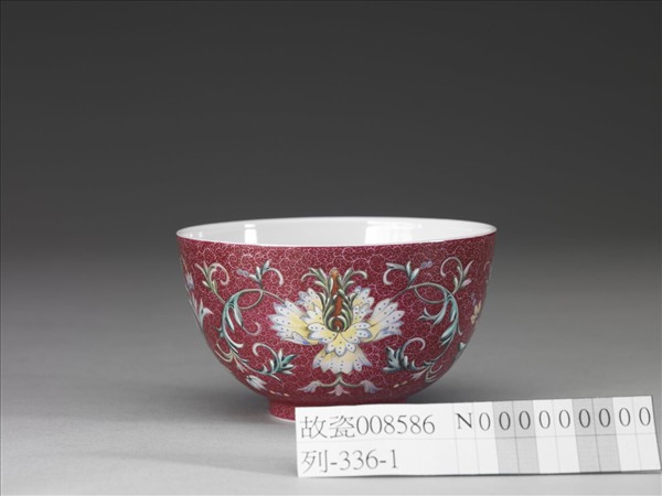 洋彩紅錦地番蓮紋杯