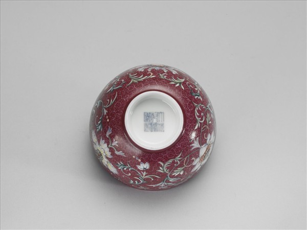 洋彩紅錦地番蓮紋杯