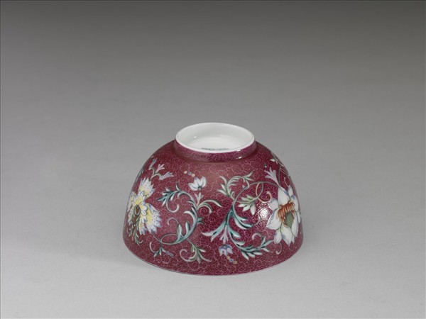 洋彩紅錦地番蓮紋杯