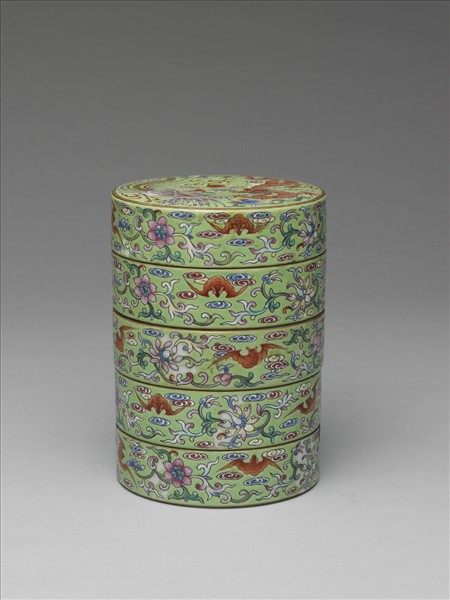 粉彩龍鳳五層套盒