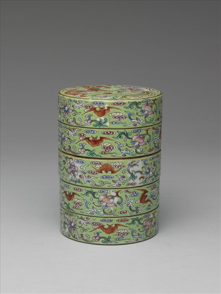 粉彩龍鳳五層套盒