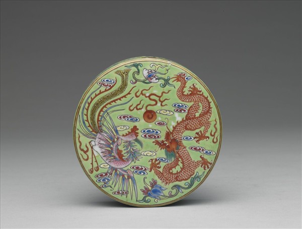 粉彩龍鳳五層套盒