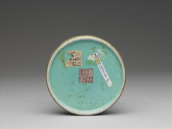 粉彩龍鳳五層套盒