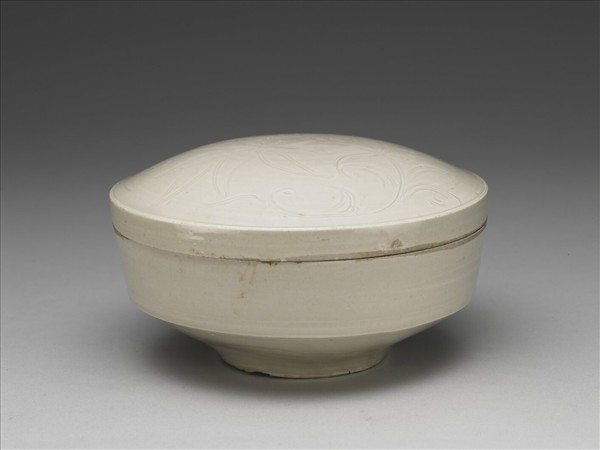 定窯 劃花萱花盒