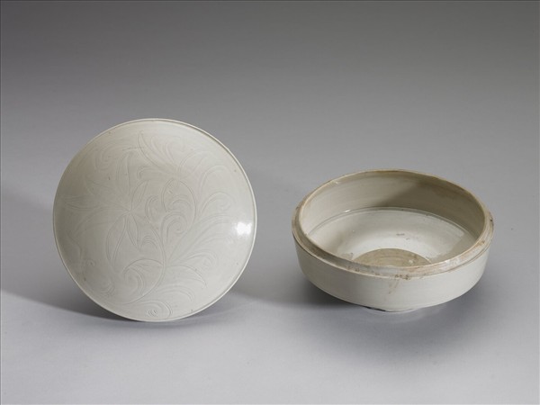 定窯 劃花萱花盒