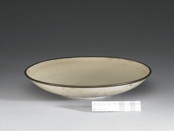 定窯 印花蓮塘鴛鴦景大盤