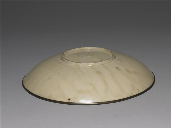 定窯 印花蓮塘鴛鴦景大盤