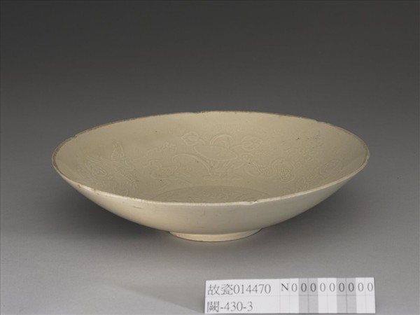 定窯 印花蓮塘水禽花口盤