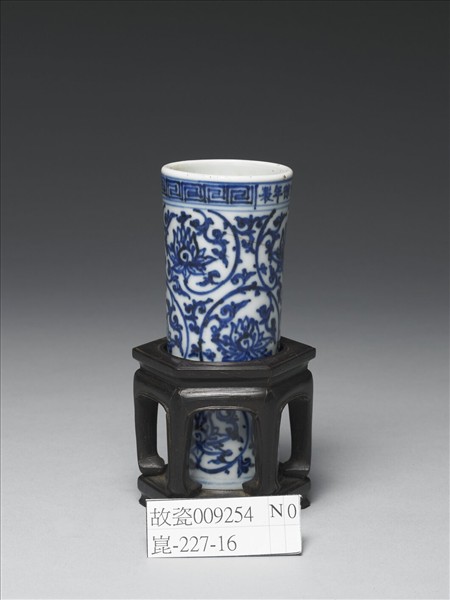 青花轉枝花卉紋筆筒