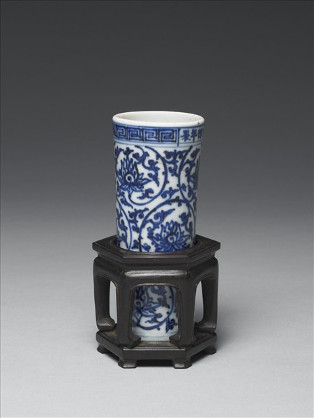 青花轉枝花卉紋筆筒