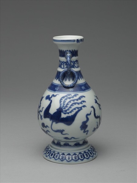 青花雲龍紋獸耳環瓶