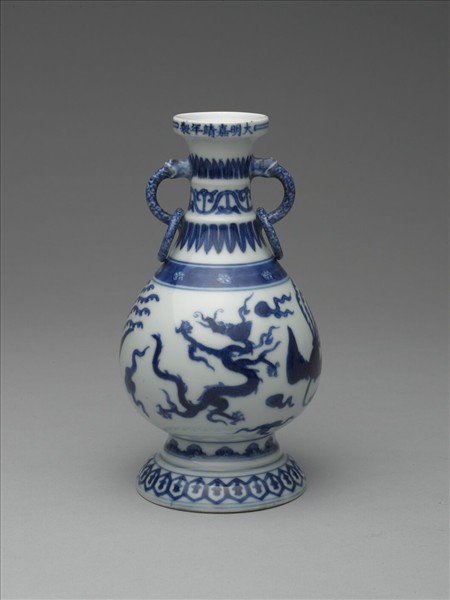 青花雲龍紋獸耳環瓶