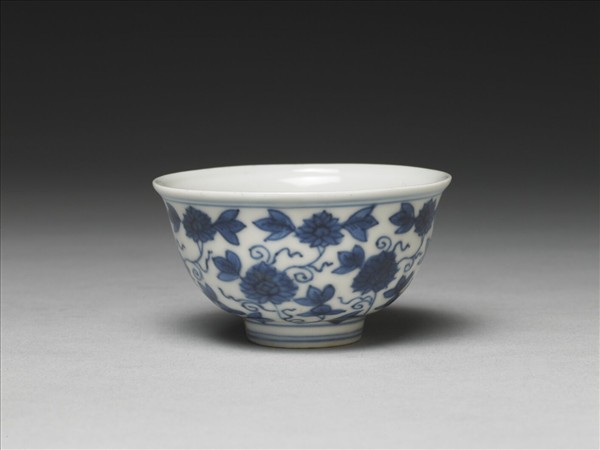 青花花卉紋杯