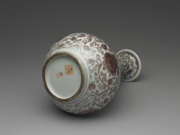 釉裡紅番蓮紋玉壺春瓶