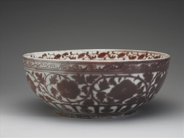 釉裡紅牡丹紋碗
