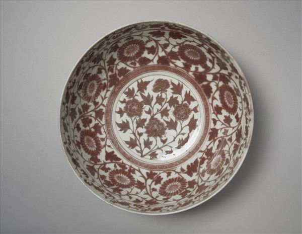 釉裡紅牡丹紋碗