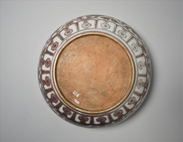 釉裡紅牡丹紋碗