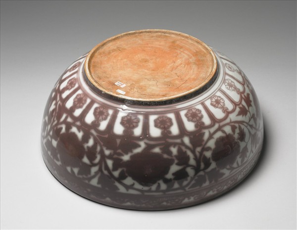 釉裡紅牡丹紋碗