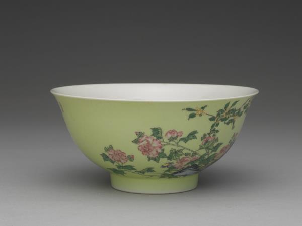 琺瑯彩瓷綠地芙蓉桂花碗
