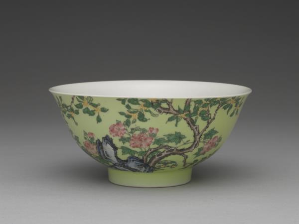 琺瑯彩瓷綠地芙蓉桂花碗