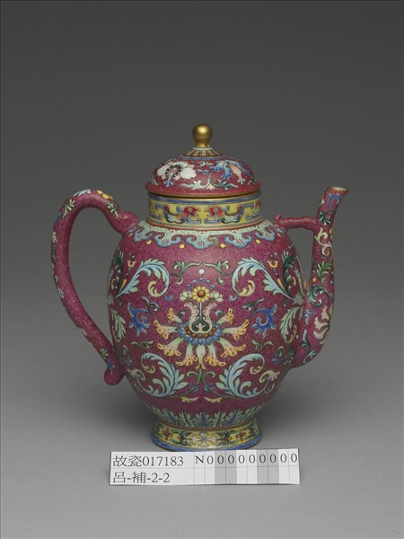 洋彩番蓮紋紅地茶壺