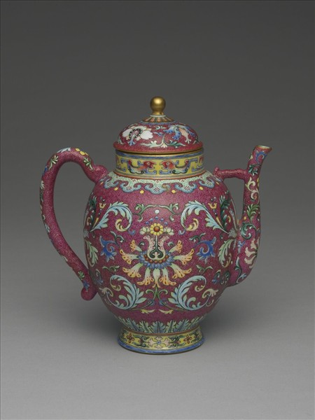 洋彩番蓮紋紅地茶壺