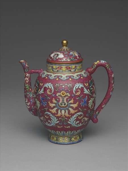 洋彩番蓮紋紅地茶壺