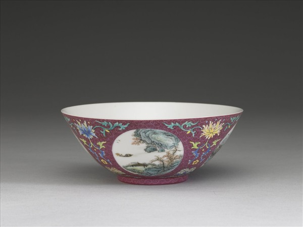 洋彩紅錦地開光山水圖碗