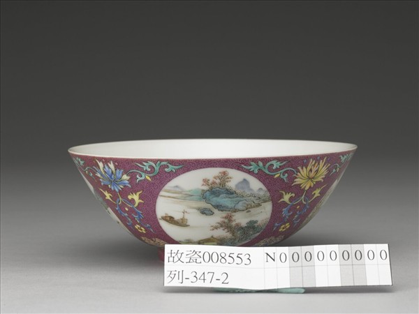洋彩紅錦地開光山水圖碗