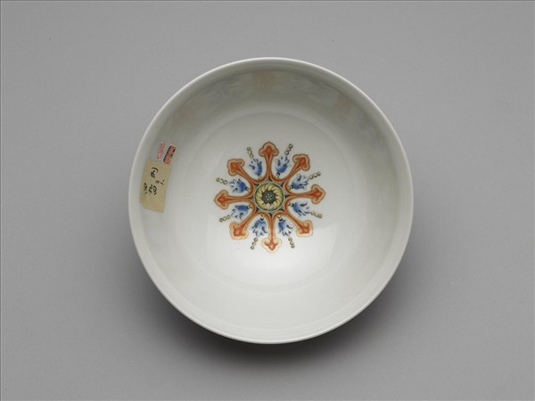 洋彩紅錦地開光山水圖碗