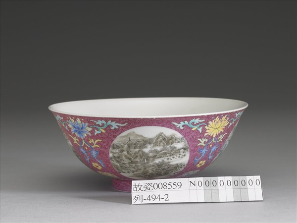 洋彩紅錦地開光山水圖碗