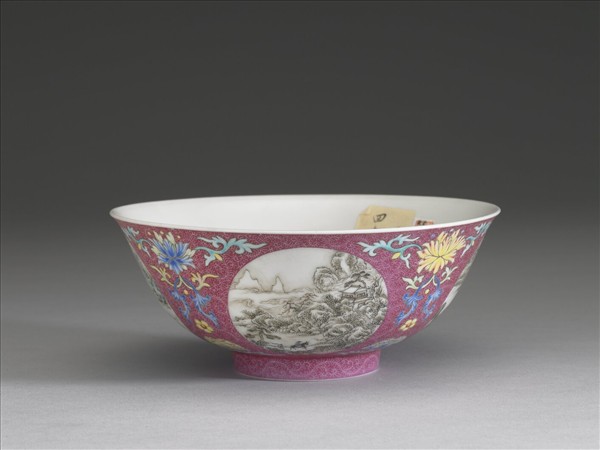 洋彩紅錦地開光山水圖碗