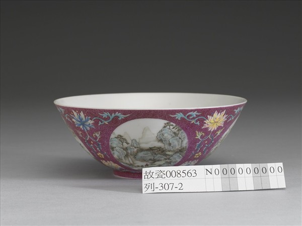 洋彩紅錦地開光山水圖碗