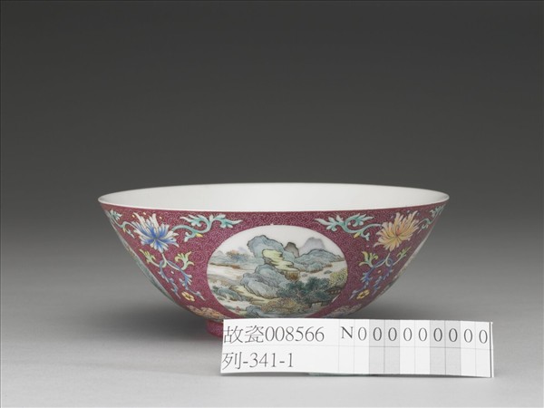 洋彩紅錦地開光山水圖碗