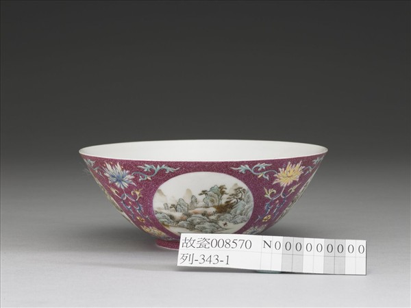 洋彩紅錦地開光山水圖碗