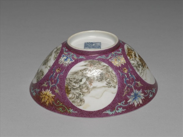 洋彩紅錦地開光山水圖碗