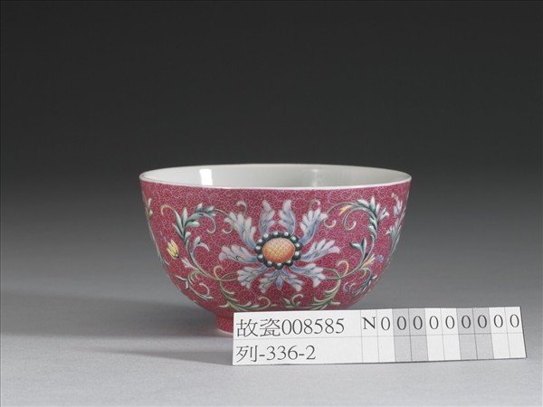 洋彩紅錦地番蓮紋杯