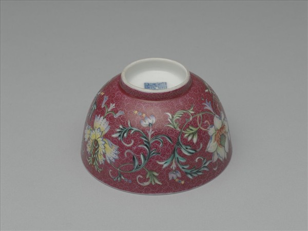 洋彩紅錦地番蓮紋杯