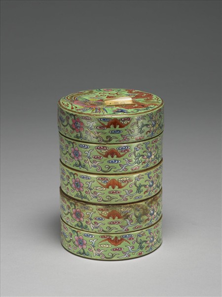 粉彩龍鳳五層套盒