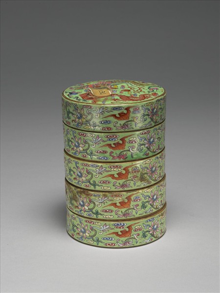 粉彩龍鳳五層套盒