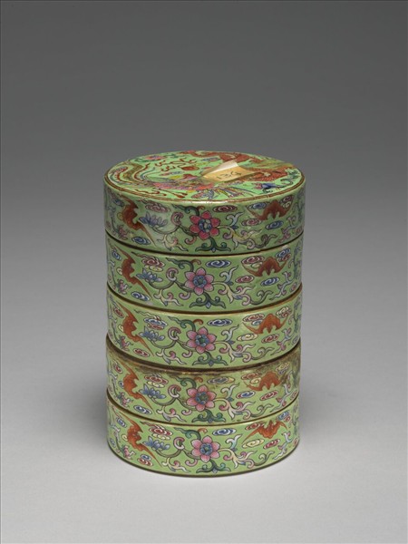 粉彩龍鳳五層套盒