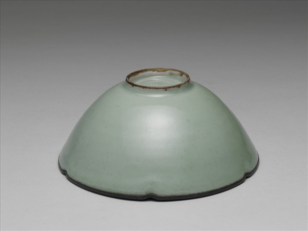 龍泉窯 青瓷葵口碗