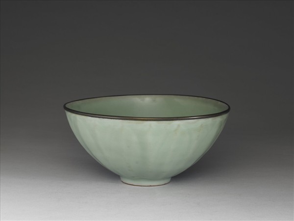 青瓷蓮瓣紋碗